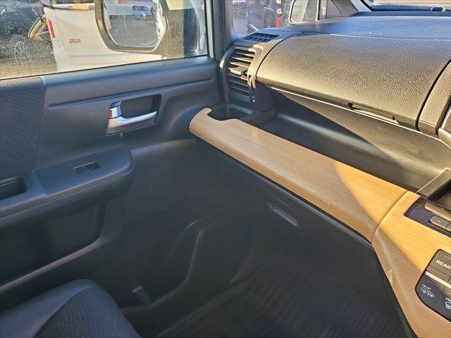 ステップワゴンスパーダ Ｚ　クールスピリット☆９型ナビ☆後席モニター☆バックカメラ☆　☆９インチナビ☆ＴＶ☆フリップダウンモニター☆バックカメラ☆ＥＴＣ☆両側パワースライドドア☆ディスチャージヘッドライト☆ハーフレザー☆クルーズコントロール☆アクティブコーナーリングライト☆試乗ＯＫ☆（35枚目）