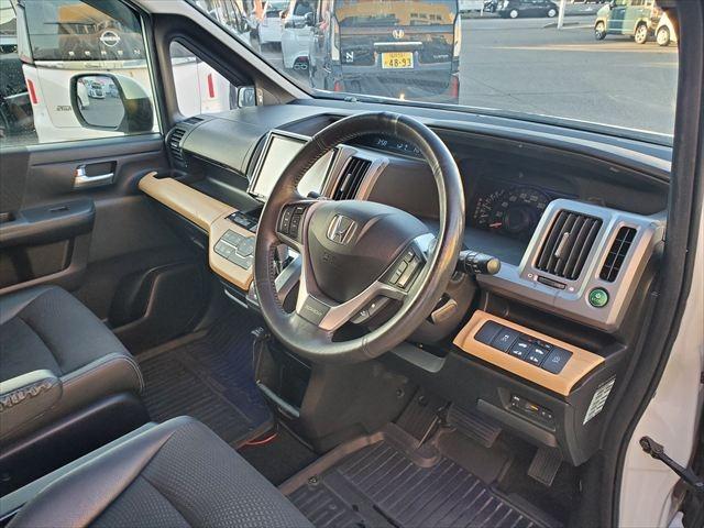 ステップワゴンスパーダ Ｚ　クールスピリット☆９型ナビ☆後席モニター☆バックカメラ☆　☆９インチナビ☆ＴＶ☆フリップダウンモニター☆バックカメラ☆ＥＴＣ☆両側パワースライドドア☆ディスチャージヘッドライト☆ハーフレザー☆クルーズコントロール☆アクティブコーナーリングライト☆試乗ＯＫ☆（68枚目）