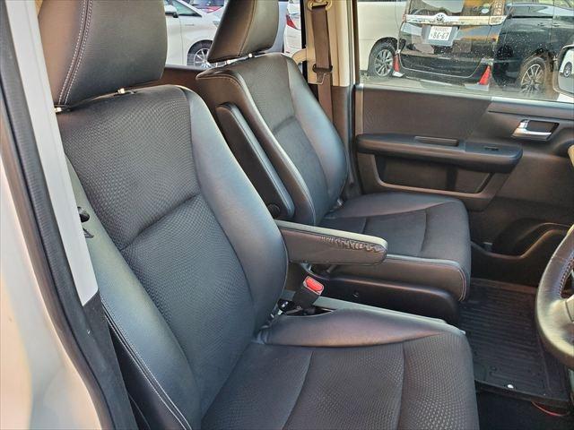 ステップワゴンスパーダ Ｚ　クールスピリット☆９型ナビ☆後席モニター☆バックカメラ☆　☆９インチナビ☆ＴＶ☆フリップダウンモニター☆バックカメラ☆ＥＴＣ☆両側パワースライドドア☆ディスチャージヘッドライト☆ハーフレザー☆クルーズコントロール☆アクティブコーナーリングライト☆試乗ＯＫ☆（69枚目）