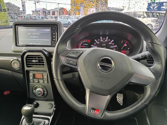 コペン GR スポーツ☆5速MT☆GR専用足回り☆MOMOステ☆ GRフロントスポイラー☆GRサイドスカート☆ロッソモデロマフラー☆エスケレートリアウィング☆ルーフカーボン調ラッピング☆16インチアルミ☆レカロシート☆ナビ☆Bluetooth☆バックカメラ☆(6枚目)