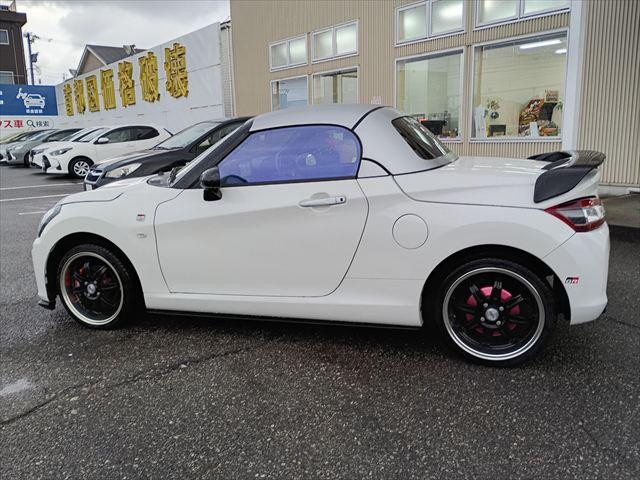 コペン GR スポーツ☆5速MT☆GR専用足回り☆MOMOステ☆ GRフロントスポイラー☆GRサイドスカート☆ロッソモデロマフラー☆エスケレートリアウィング☆ルーフカーボン調ラッピング☆16インチアルミ☆レカロシート☆ナビ☆Bluetooth☆バックカメラ☆(7枚目)