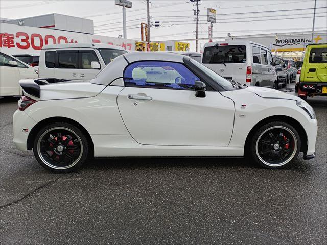 コペン GR スポーツ☆5速MT☆GR専用足回り☆MOMOステ☆ GRフロントスポイラー☆GRサイドスカート☆ロッソモデロマフラー☆エスケレートリアウィング☆ルーフカーボン調ラッピング☆16インチアルミ☆レカロシート☆ナビ☆Bluetooth☆バックカメラ☆(10枚目)