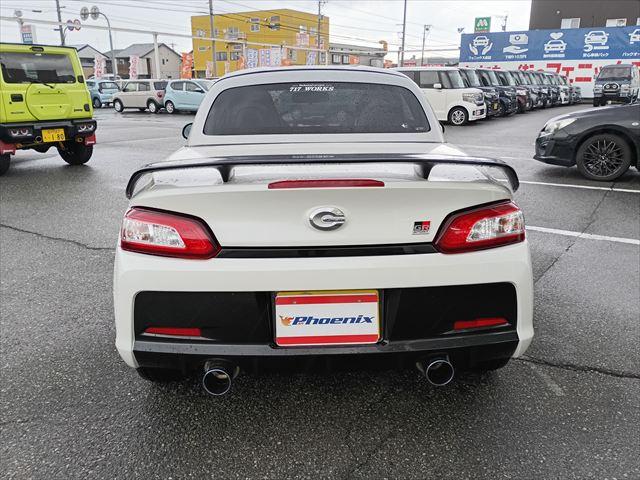 コペン GR スポーツ☆5速MT☆GR専用足回り☆MOMOステ☆ GRフロントスポイラー☆GRサイドスカート☆ロッソモデロマフラー☆エスケレートリアウィング☆ルーフカーボン調ラッピング☆16インチアルミ☆レカロシート☆ナビ☆Bluetooth☆バックカメラ☆(12枚目)