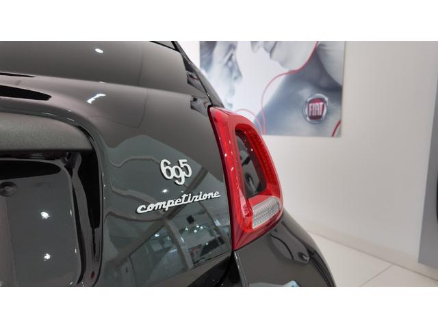 アバルト695 コンペティツィオーネ 登録済未使用車 最終モデル 左ハンドル 5MT 可変バルブ付きレコルトモンツァ イエローbrembo対向4ポッドモノブロックブレーキキャリパー サベルト製カーボンバックシェルセミバケットシート(13枚目)