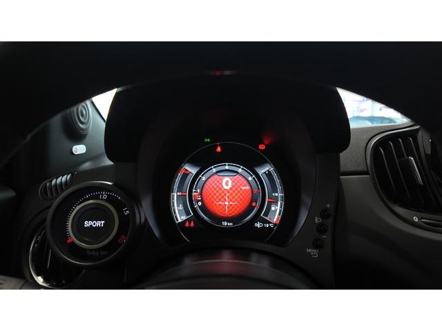 アバルト695 コンペティツィオーネ 登録済未使用車 最終モデル 左ハンドル 5MT 可変バルブ付きレコルトモンツァ イエローbrembo対向4ポッドモノブロックブレーキキャリパー サベルト製カーボンバックシェルセミバケットシート(19枚目)