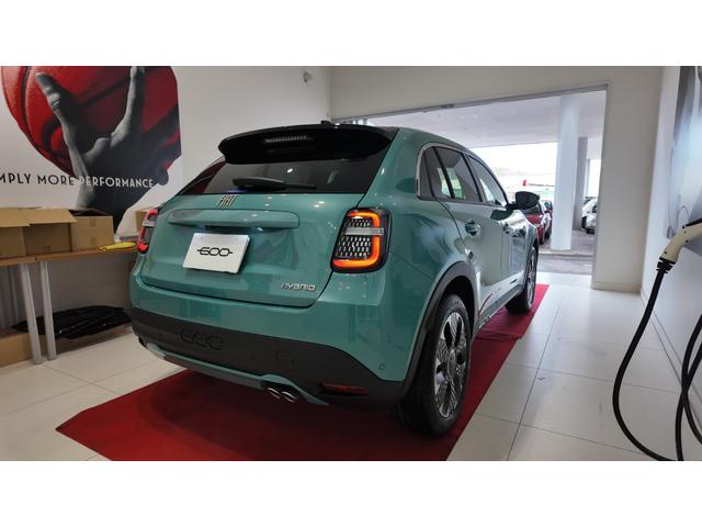 ６００ハイブリッド ラ　プリマ　ターボ　パドルシフト　ＬＥＤヘッドライト　オートフリーハンズアクセス　ナビ　バックカメラ　エコレザーシートＦＩＡＴモノグラム　前席シートヒーター　アクティブクルコン　パワーリアゲート（6枚目）