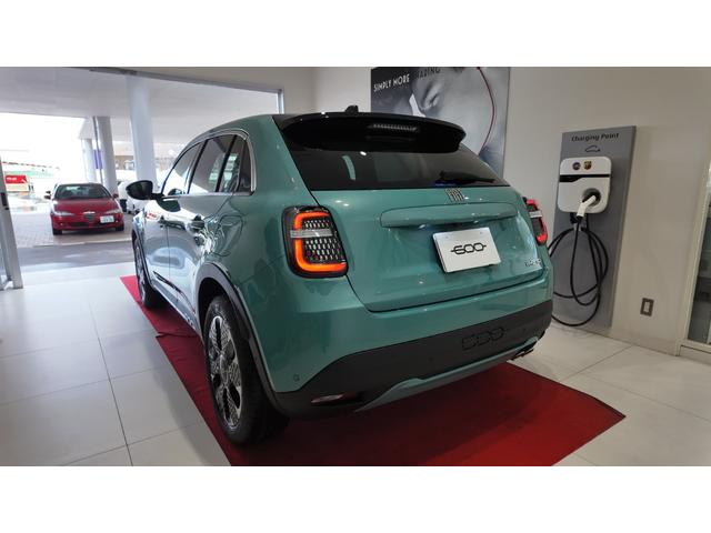 ６００ハイブリッド ラ　プリマ　ターボ　パドルシフト　ＬＥＤヘッドライト　オートフリーハンズアクセス　ナビ　バックカメラ　エコレザーシートＦＩＡＴモノグラム　前席シートヒーター　アクティブクルコン　パワーリアゲート（8枚目）