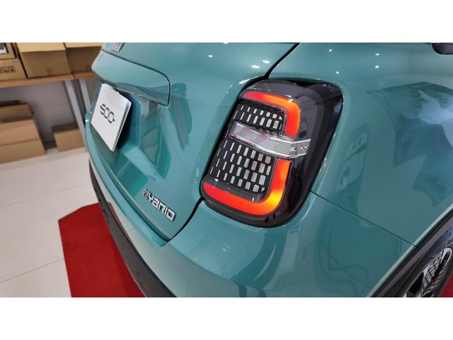 ６００ハイブリッド ラ　プリマ　ターボ　パドルシフト　ＬＥＤヘッドライト　オートフリーハンズアクセス　ナビ　バックカメラ　エコレザーシートＦＩＡＴモノグラム　前席シートヒーター　アクティブクルコン　パワーリアゲート（10枚目）