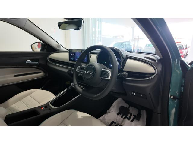 ６００ハイブリッド ラ　プリマ　ターボ　パドルシフト　ＬＥＤヘッドライト　オートフリーハンズアクセス　ナビ　バックカメラ　エコレザーシートＦＩＡＴモノグラム　前席シートヒーター　アクティブクルコン　パワーリアゲート（16枚目）