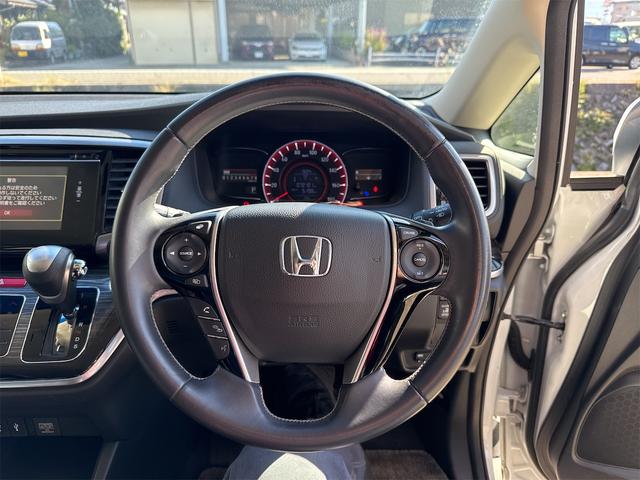 オデッセイ アブソルート ETC バックカメラ TV オートクルーズコントロール 衝突被害軽減システム 両側電動スライドドア オートライト LEDヘッドランプ スマートキー アイドリングストップ 後席モニター 3列シート(3枚目)