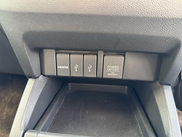 オデッセイ アブソルート ETC バックカメラ TV オートクルーズコントロール 衝突被害軽減システム 両側電動スライドドア オートライト LEDヘッドランプ スマートキー アイドリングストップ 後席モニター 3列シート(8枚目)