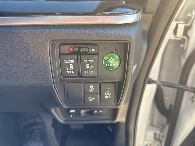 オデッセイ アブソルート ETC バックカメラ TV オートクルーズコントロール 衝突被害軽減システム 両側電動スライドドア オートライト LEDヘッドランプ スマートキー アイドリングストップ 後席モニター 3列シート(9枚目)