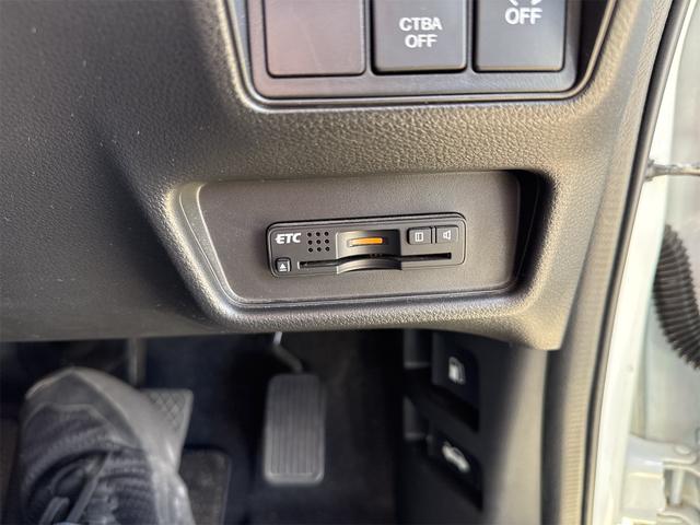 オデッセイ アブソルート ETC バックカメラ TV オートクルーズコントロール 衝突被害軽減システム 両側電動スライドドア オートライト LEDヘッドランプ スマートキー アイドリングストップ 後席モニター 3列シート(10枚目)