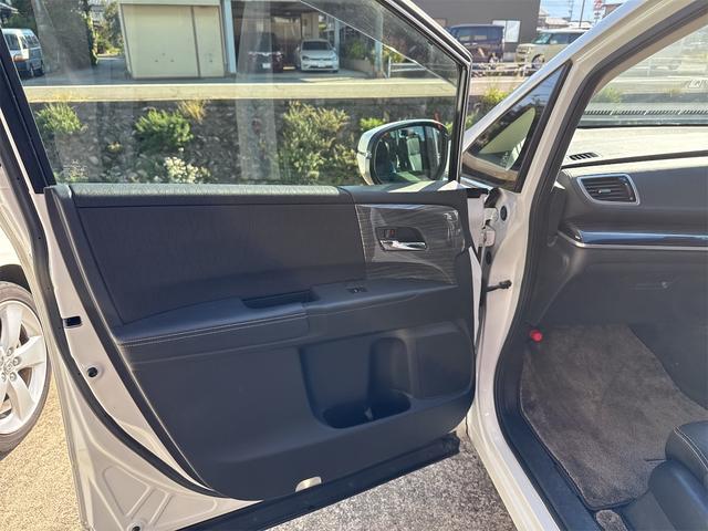 オデッセイ アブソルート ETC バックカメラ TV オートクルーズコントロール 衝突被害軽減システム 両側電動スライドドア オートライト LEDヘッドランプ スマートキー アイドリングストップ 後席モニター 3列シート(42枚目)