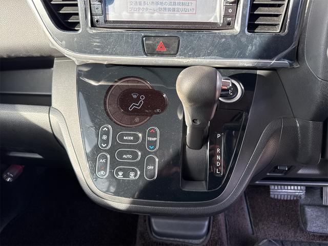 発進時や後退時に必ず操作するレバーです。操作のしやすさが肝になってきます。ぜひ一度体感してください。