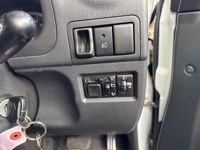 ジムニー ワイルドウインド 4WD ETC ナビ TV キーレスエントリー 電動格納ミラー シートヒーター AT ABS ルーフレール アルミホイール 衝突安全ボディ エアコン パワーウィンドウ(5枚目)