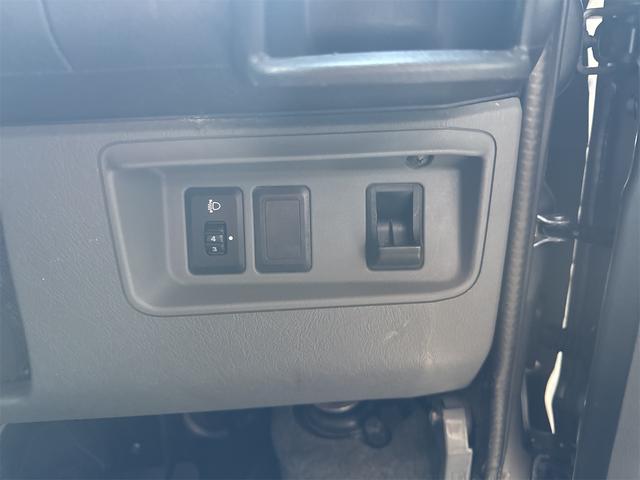 ミニキャブバン ブラボー　４ＷＤ　ハイルーフ　ＭＴ　両側スライドドア　アルミホイール　エアコン　パワーステアリング　パワーウィンドウ　運転席エアバッグ　ＣＤ（6枚目）