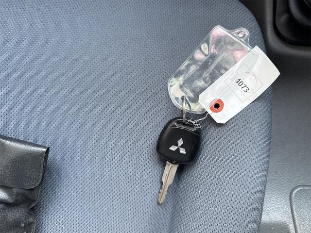 ミニキャブバン ブラボー　４ＷＤ　ハイルーフ　ＭＴ　両側スライドドア　アルミホイール　エアコン　パワーステアリング　パワーウィンドウ　運転席エアバッグ　ＣＤ（7枚目）