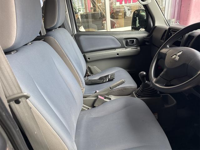 ミニキャブバン ブラボー　４ＷＤ　ハイルーフ　ＭＴ　両側スライドドア　アルミホイール　エアコン　パワーステアリング　パワーウィンドウ　運転席エアバッグ　ＣＤ（9枚目）