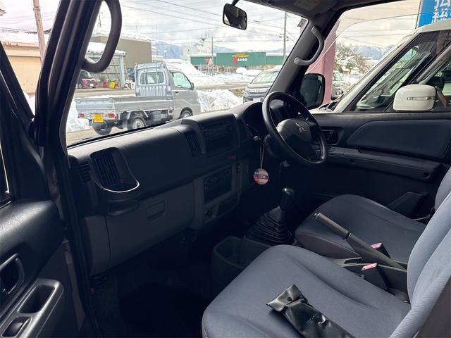 ミニキャブバン ブラボー　４ＷＤ　ハイルーフ　ＭＴ　両側スライドドア　アルミホイール　エアコン　パワーステアリング　パワーウィンドウ　運転席エアバッグ　ＣＤ（25枚目）