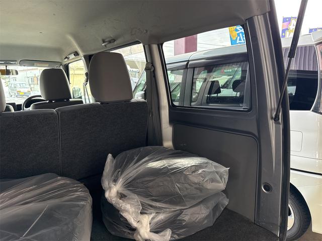 ミニキャブバン ブラボー　４ＷＤ　ハイルーフ　ＭＴ　両側スライドドア　アルミホイール　エアコン　パワーステアリング　パワーウィンドウ　運転席エアバッグ　ＣＤ（33枚目）