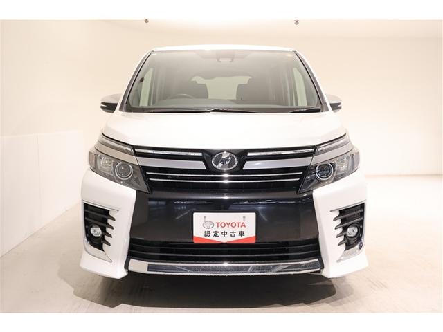 ヴォクシー ZS 煌II 4WD フルセグ メモリーナビ DVD再生 ミュージックプレイヤー接続可 後席モニター バックカメラ 衝突被害軽減システム ETC 両側電動スライド LEDヘッドランプ ウオークスルー 乗車定員7人(2枚目)