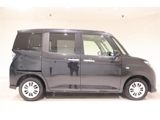 運転席側の真横からのサイドフォルム、シンプルで飽きのこないスタイリッシュなスタイルですね！乗降しやすそうなのがわかります。