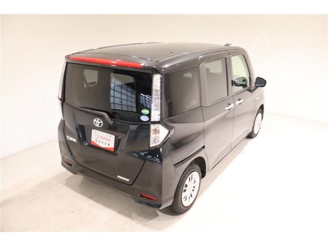 後部座席とリヤはプライバシーガラスになっています。座っている人や置いてある荷物が見えにくくなっているのでプライバシーの確保が出来ます。