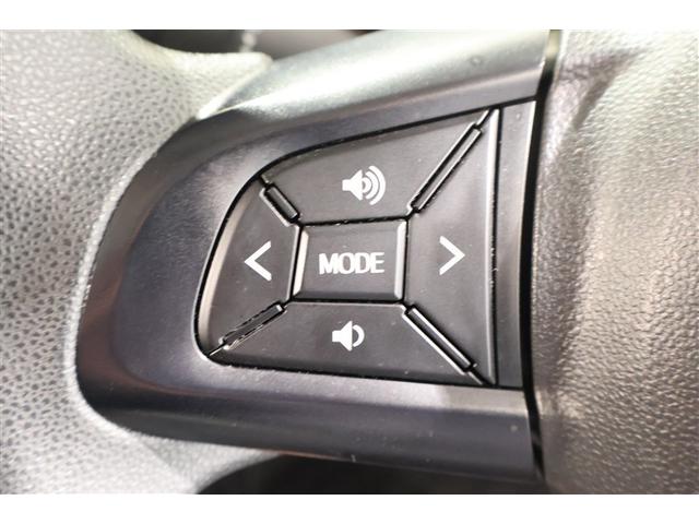 ステアリングスイッチ付き、前方から目を離すことなくオーディオ操作することが可能です。音楽のヴォリュームも簡単に調整できますよ！