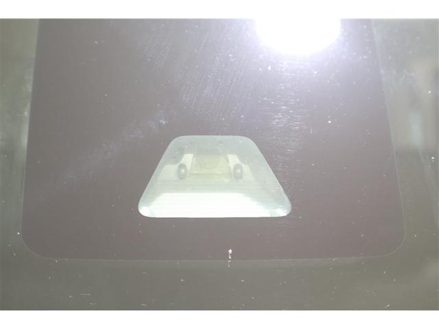 ＜スマートアシスト＞クルマに搭載したカメラが周囲の状況を確認しドライバーの運転をサポートします。