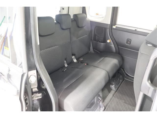 ２列目のシートは前後にスライドさせてお好みの位置の調整が出来ます。。折り畳むと荷室を広く使えます