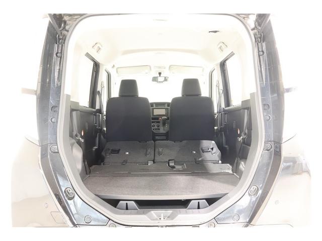 大きな開口幅で荷物を出し入れしやすいのが魅力のラゲージスペースです！リヤシートのシートバックを倒せば、更に積載容量が広くなり、よりたくさんの荷物の収納・長尺の荷物の収納が可能になります♪