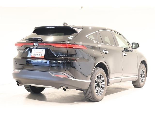 広々とした車内空間に優れた燃費性能。更にデザインも上質で人気のお車です！