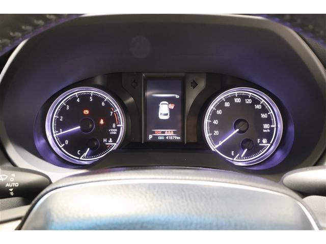 とっても見やすいメーターです。夜間時はラグジュアリーな気分にさせてくれる照明が魅力ですので、夜のドライブも楽しみになりますよ♪