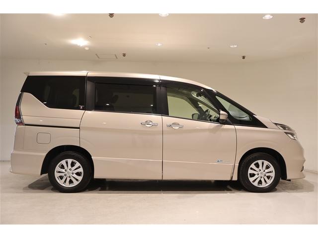 セレナ ハイウェイスター　ＶセレクションＩＩ　４ＷＤ　フルセグ　メモリーナビ　ＤＶＤ再生　ミュージックプレイヤー接続可　バックカメラ　衝突被害軽減システム　ＥＴＣ　両側電動スライド　ＬＥＤヘッドランプ　ウオークスルー　乗車定員８人　３列シート（7枚目）