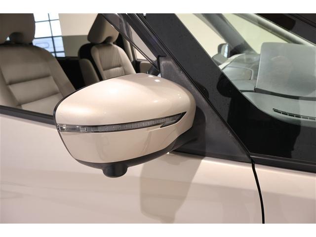 セレナ ハイウェイスター　ＶセレクションＩＩ　４ＷＤ　フルセグ　メモリーナビ　ＤＶＤ再生　ミュージックプレイヤー接続可　バックカメラ　衝突被害軽減システム　ＥＴＣ　両側電動スライド　ＬＥＤヘッドランプ　ウオークスルー　乗車定員８人　３列シート（9枚目）