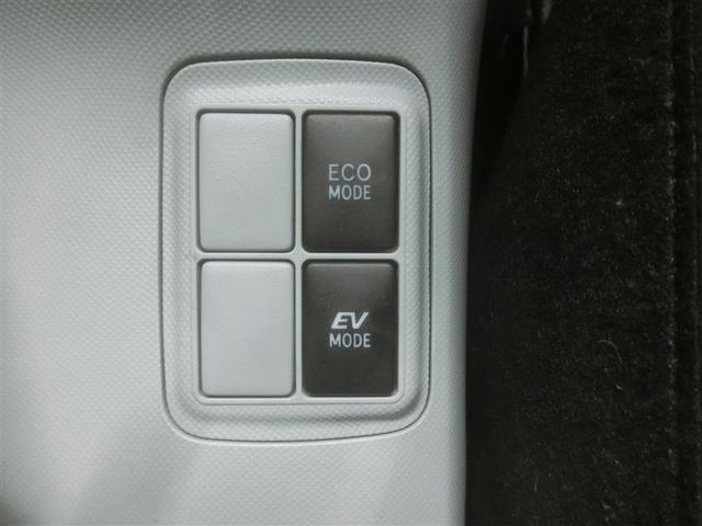 「燃費優先のＥＣＯモード」「モーターのみで静かに走行が出来るＥＶモード」と走りを選べる２つのスイッチが付いています。