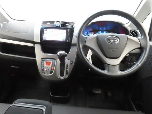 ぜひ展示車の運転席に座ってみてください。