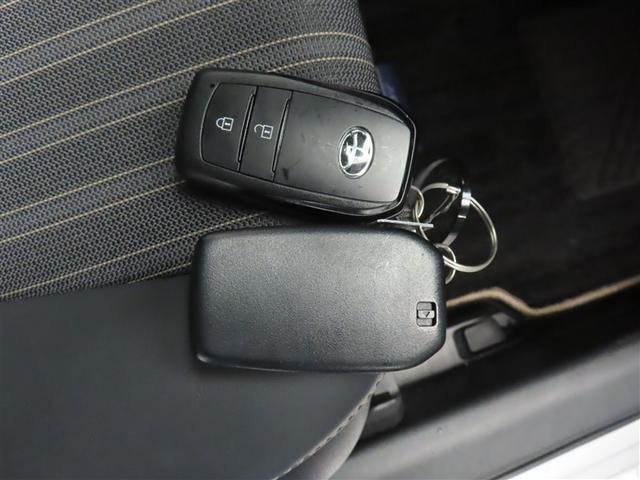 �X�}�[�g�L�[�ł��B�o�b�O��|�P�b�g�Ɍg�т��Ă���΁A�L�[�����o���Ȃ��Ă��h�A�̉����E�{�����ł��܂��B�n�C�u���b�h�V�X�e���̋N���̓u���[�L�𓥂݂Ȃ���p���[�X�C�b�`�������v�b�V�����邾���ł��B