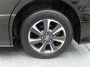 車両のデザインにマッチした純正アルミホイールを装着しています。