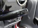 スイッチをオートに設定しておけば、車外の明るさに応じて自動的にヘッドランプを点灯・消灯します。夕暮れ時やトンネルの続く山道などを走行する時に便利なコンライトを装備しています。