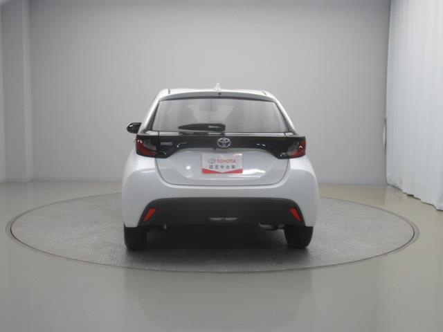 ヤリス Ｘ　ミュージックプレイヤー接続可　バックカメラ　衝突被害軽減システム　ＥＴＣ　記録簿（4枚目）