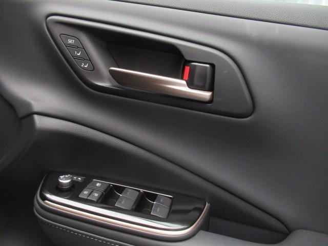 クラウンスポーツ Ｚ　革シート　４ＷＤ　フルセグ　メモリーナビ　ミュージックプレイヤー接続可　バックカメラ　衝突被害軽減システム　ＥＴＣ　ドラレコ　ＬＥＤヘッドランプ（26枚目）