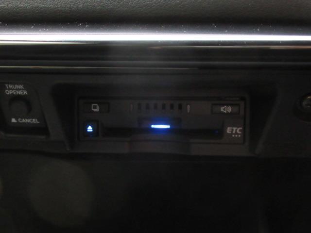 クラウンハイブリッド ＲＳ　フルセグ　メモリーナビ　ＤＶＤ再生　ミュージックプレイヤー接続可　バックカメラ　衝突被害軽減システム　ＥＴＣ　ドラレコ　ＬＥＤヘッドランプ（19枚目）