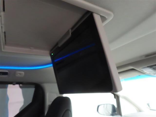 後席モニターが付いています。テレビやＤＶＤを観ることが出来るので、小さいお子様をはじめ、皆さん楽しくドライブが出来ます。