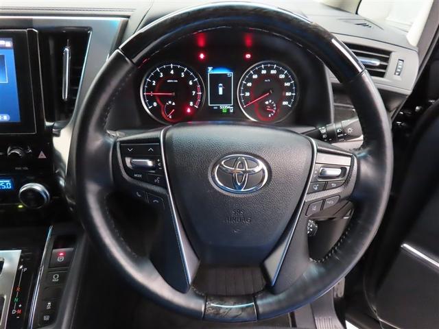 ぜひ展示車の運転席に座ってみてください。