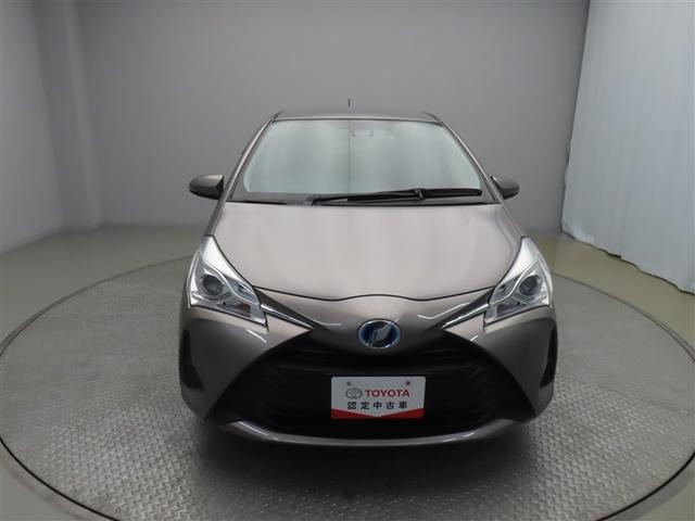 ヴィッツ ハイブリッドＦ　フルセグ　メモリーナビ　ＤＶＤ再生　バックカメラ　衝突被害軽減システム　ＥＴＣ　ワンオーナー　記録簿　アイドリングストップ（2枚目）