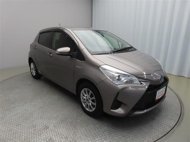 ヴィッツ ハイブリッドＦ　フルセグ　メモリーナビ　ＤＶＤ再生　バックカメラ　衝突被害軽減システム　ＥＴＣ　ワンオーナー　記録簿　アイドリングストップ（3枚目）