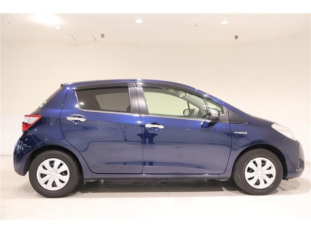 運転席側の真横からのサイドフォルム、シンプルで飽きのこないスタイリッシュなスタイルですね！乗降しやすそうなのがわかります。