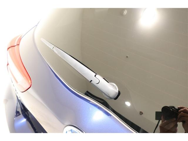 雨天時、後方の視界を見やすくするリヤワイパー。